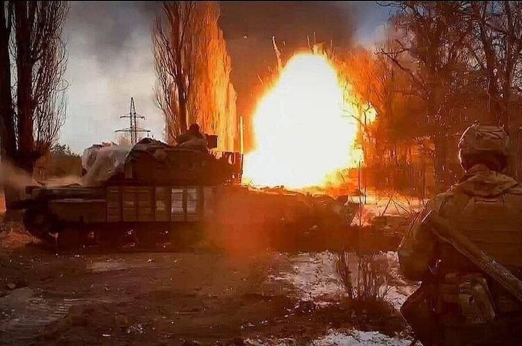 У зоні проведення операції Об’єднаних сил українські військовослужбовці за добу відбили 9 ворожих атак, а також знищили 8 танків, 24 одиниці бойової броньованої техніки, два літаки тощо.