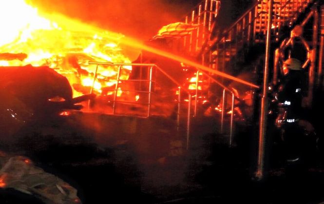 22 листопада, близько 20:50 у с. Терново на вул. Вакарова спалахнула пожеда у в літній кухні.