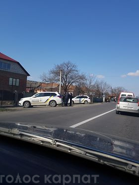 Як повідомляє Відділ комунікації поліції Закарпатської області, на автодорозі Київ-Чоп у селі Ракошино Мукачівського району зіткнулися два автомобілі.
