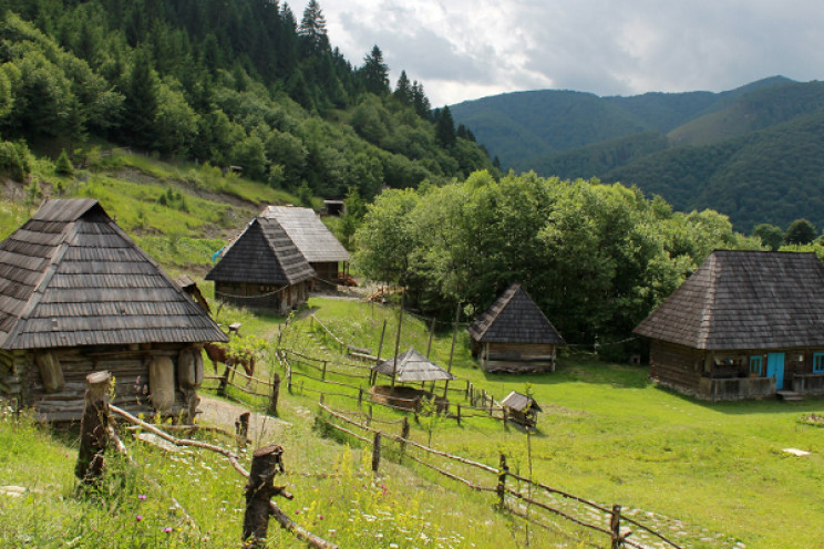 Можливість відкрити у гірському селі культурно-мистецький заклад отримали завдяки виграному європейському гранту, за програмою транскордонної співпраці Польщі та України.