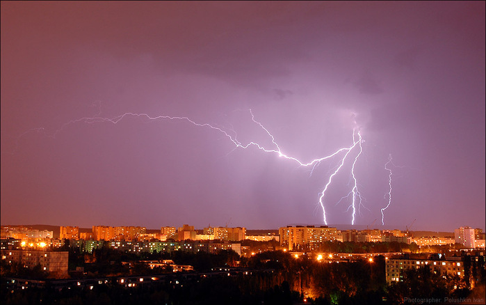 На Закарпатті очікуються грози, шквали, град 