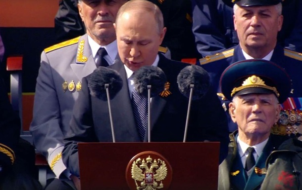 Президент РФ на параді прокоментував вторгнення в Україну, але не оголосив війну та мобілізацію.