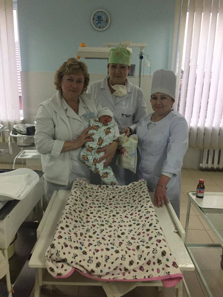 В пологовому відділенні Мукачівської центральної районної лікарні станом на 18 травня вже народилося 850 - дітей з них 309 – з Мукачева , 341 – з Мукачівського району , 200 - з інших міст та районів .