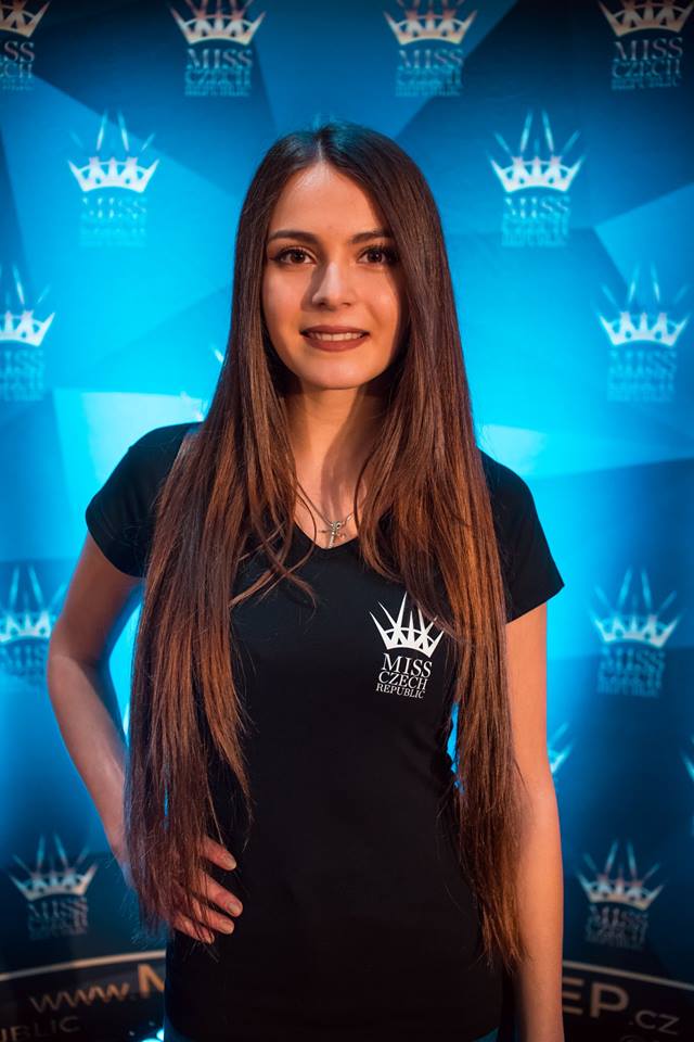 Дівчина з Хуста, яка бере участь в конкурсі Miss Czech Republic 2018, знає три іноземні мови та здобуває медичну освіту. 
