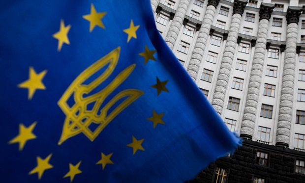 Рада директорів Європейського інвестиційного банку (ЄІБ) затвердив кредит для України на суму в 1 млрд євро.
