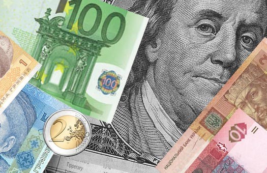 Гривна укрепилась относительно евро на 26 копеек, а к доллару - на 5 копеек.