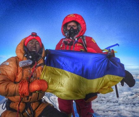 Альпіністка із Закарпаття Ірина Галай стала першою українкою на Вершині Світу. Сьогодні з'явилися вражаючі фото закарпатки на Евересті.