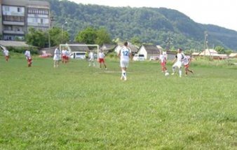 У неділю, 11 червня, у спорткомплексі Хустської ДЮСШ відбувся футбольний матч між командами ФК «Чертеж» та ФК «Іза», який закінчився з рахунком 3:1 на користь ФК «Чертеж».