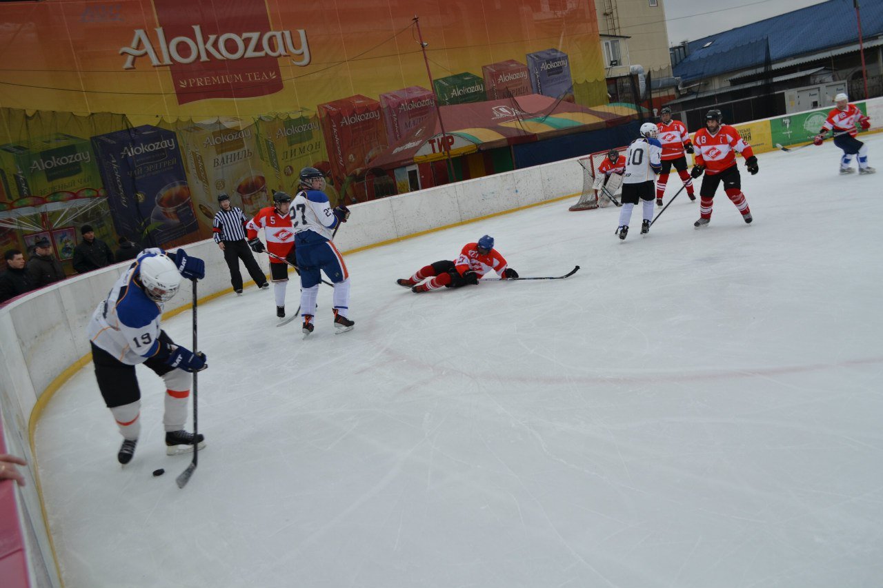 "Ужгородские волки" стали чемпионами области по хоккею