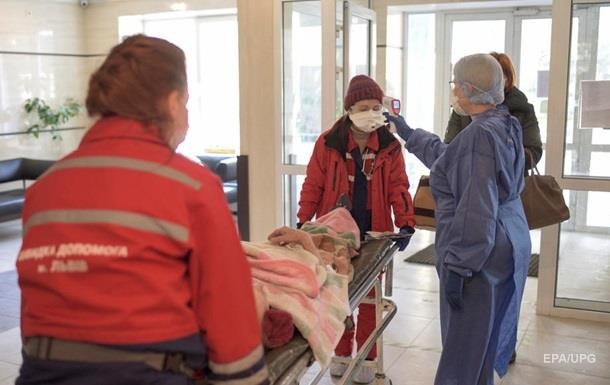 Со вчерашнего дня было обнаружено еще восемь больных. Среди них 11-летний ребенок. Киевляне с легкой формой болезни лечатся дома.