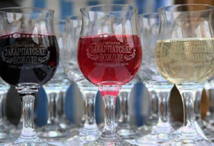 В обласному центрі Закарпаття 17-19 листопада 2017 року пройде традиційний фестиваль молодого вина «Закарпатське божоле».


