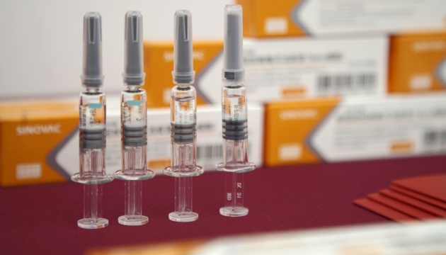 Украина будет использовать только те вакцины против COVID-19, которые прошли третий этап исследований.