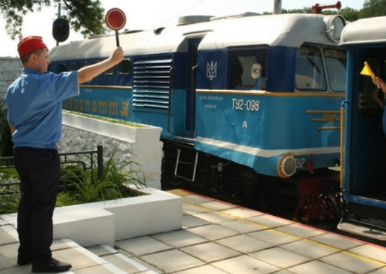До речі, це найкоротша дитяча залізниця в Україні.