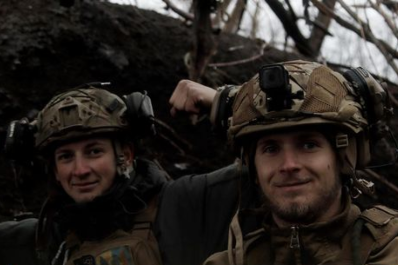 В одному з підрозділів 128 бригади служать два молоді брати Ігор та Артем.