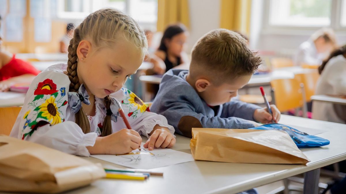 Все украинские дети, которые находятся в Польше из-за войны, обязаны ходить в местные школы с 1 сентября 2024 года.
