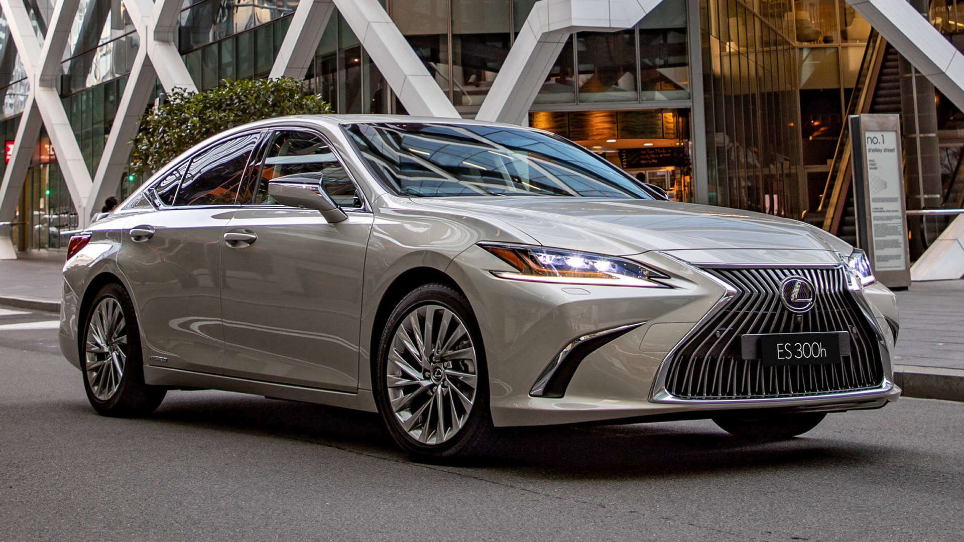 Lexus ES 2024: новий рівень розкоші, інновацій та комфорту