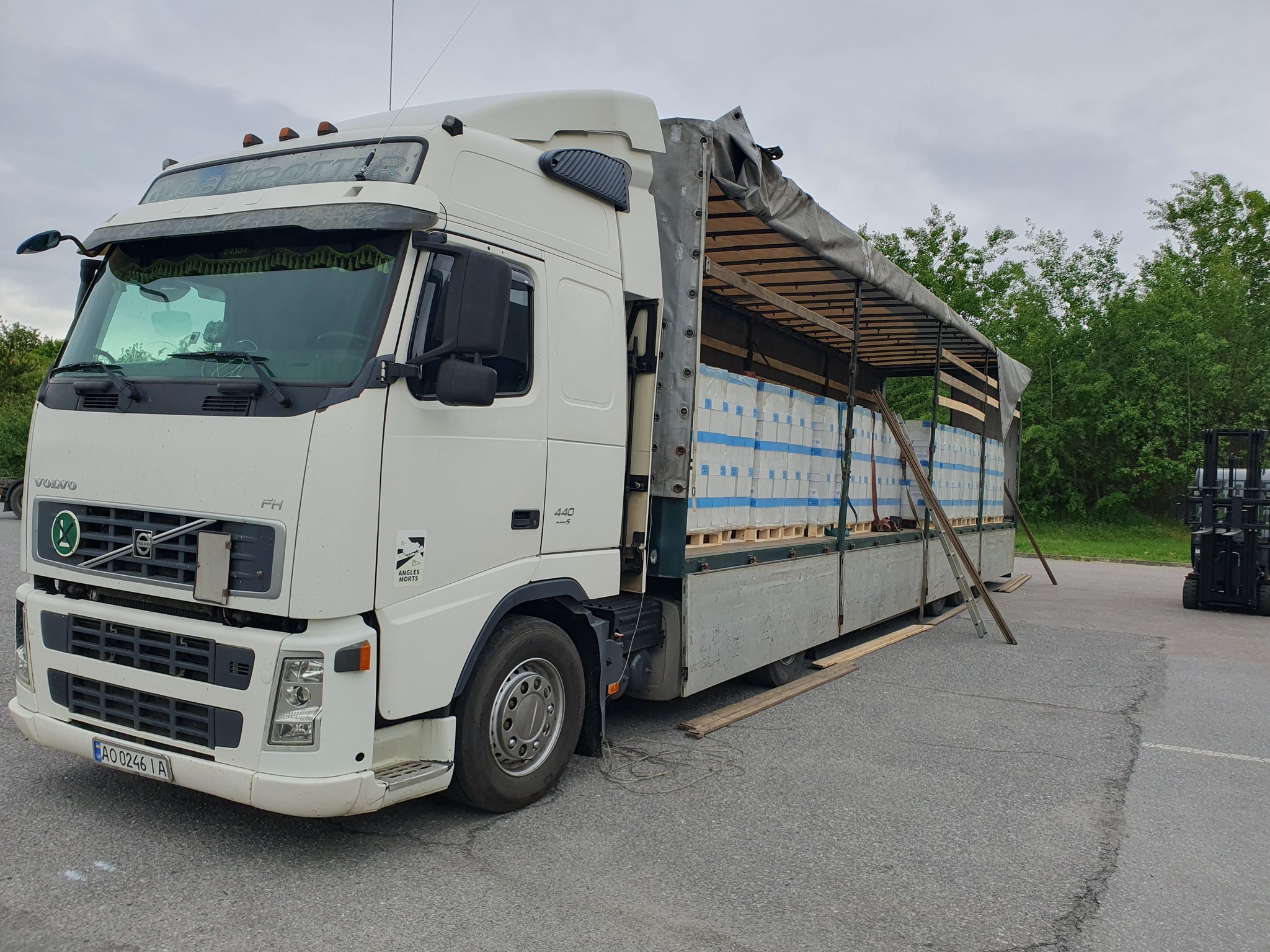 На Закарпатті митники виявили прихований товар на 470 тис. гривень: деталі інциденту (ФОТО)