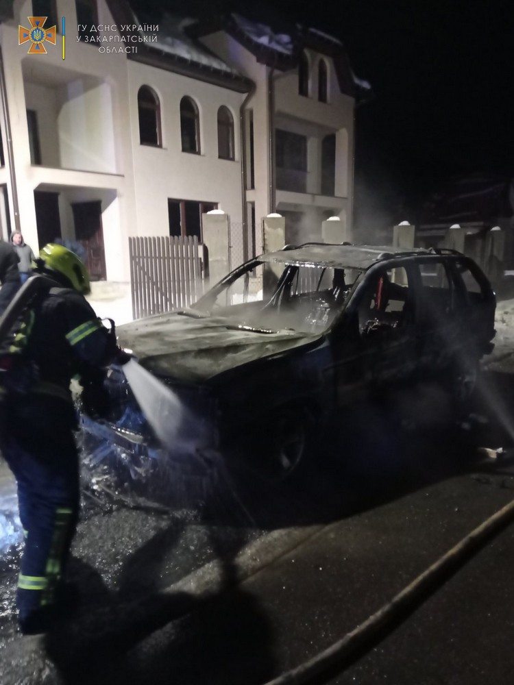 7 лютого о 20:18 до Служби порятунку надійшло повідомлення про загорання легкового автомобіля марки BMW X5.