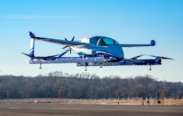 Авіабудівна корпорація Boeing провела перший випробувальний політ автономного пасажирського літака, призначеного для пересувань в умовах міста.
