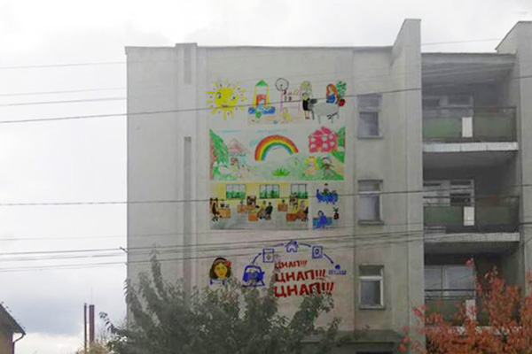 В рамках відкриття ЦНАП у вересні цього року у Тячівській ОТГ проходив конкурс дитячих малюнків «ЦНАП очима дітей».
