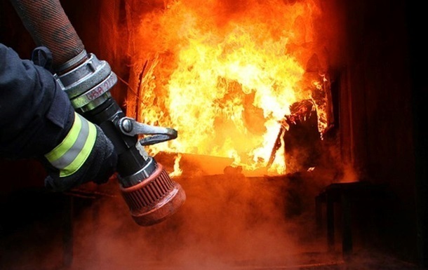 На Хустщині пожежа охопила житловий будинок: залучались три одиниці техніки