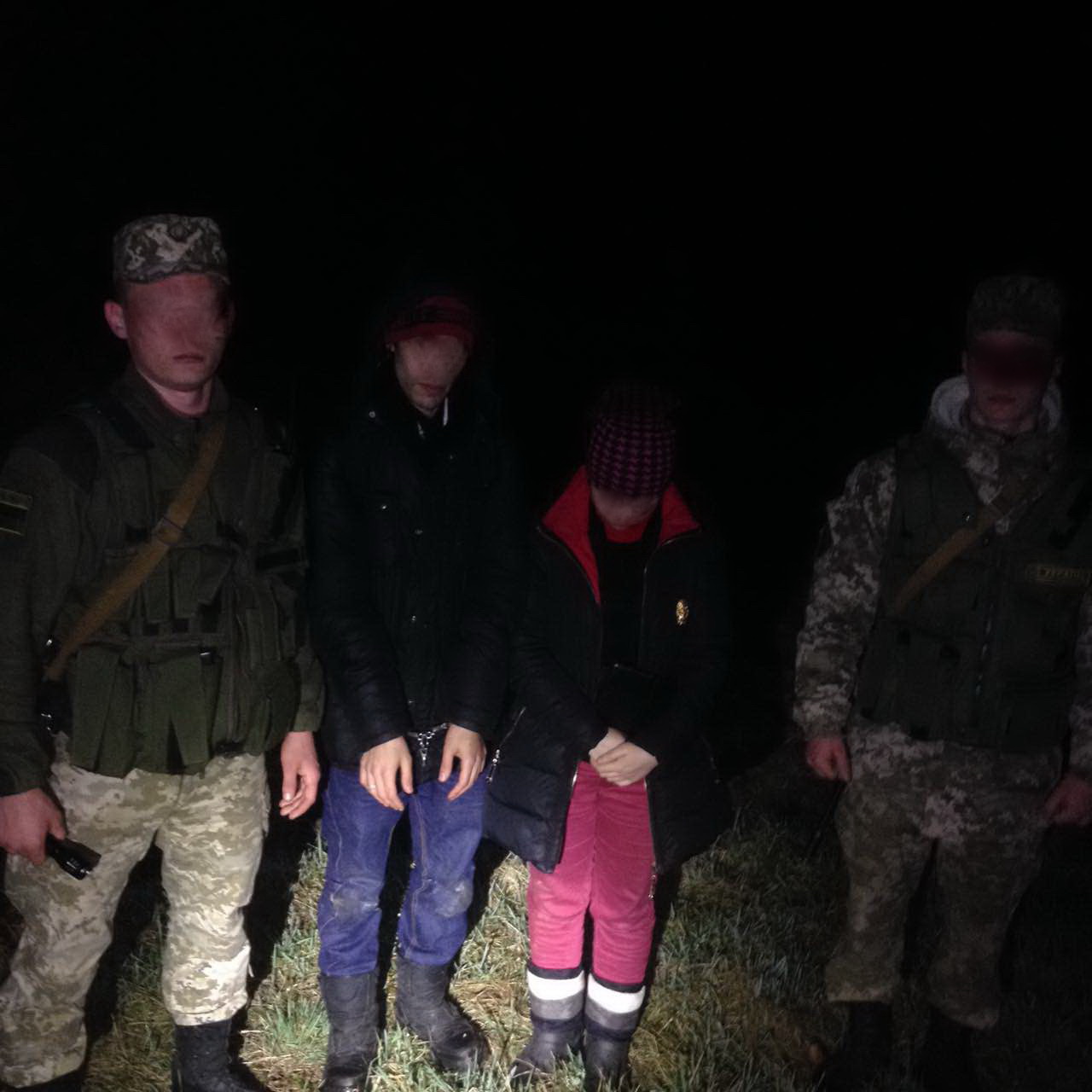 Сегодня ночью пограничники Чопского отряда помешали незаконному пересечению границы двумя молодыми людьми, которые пытались попасть в Словакию вне пункта пропуска. 