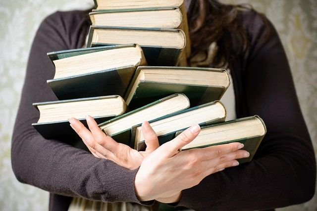 Чому художня література важлива: 6 причин частіше брати до рук книгу