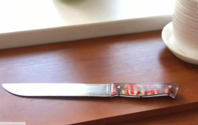 У Львівській області звільнили вчительку, яка загрожувала школяреві ножем.
