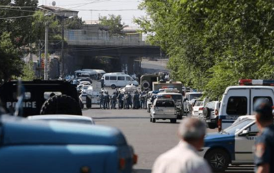 В Армении напали на полк полиции и взяли заложников