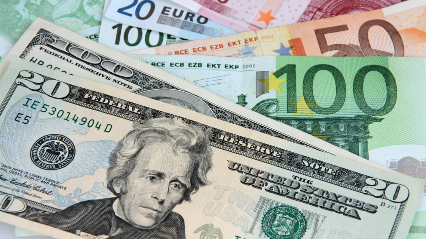 Національний банк України встановив офіційний курс валют на понеділок, 1 квітня.