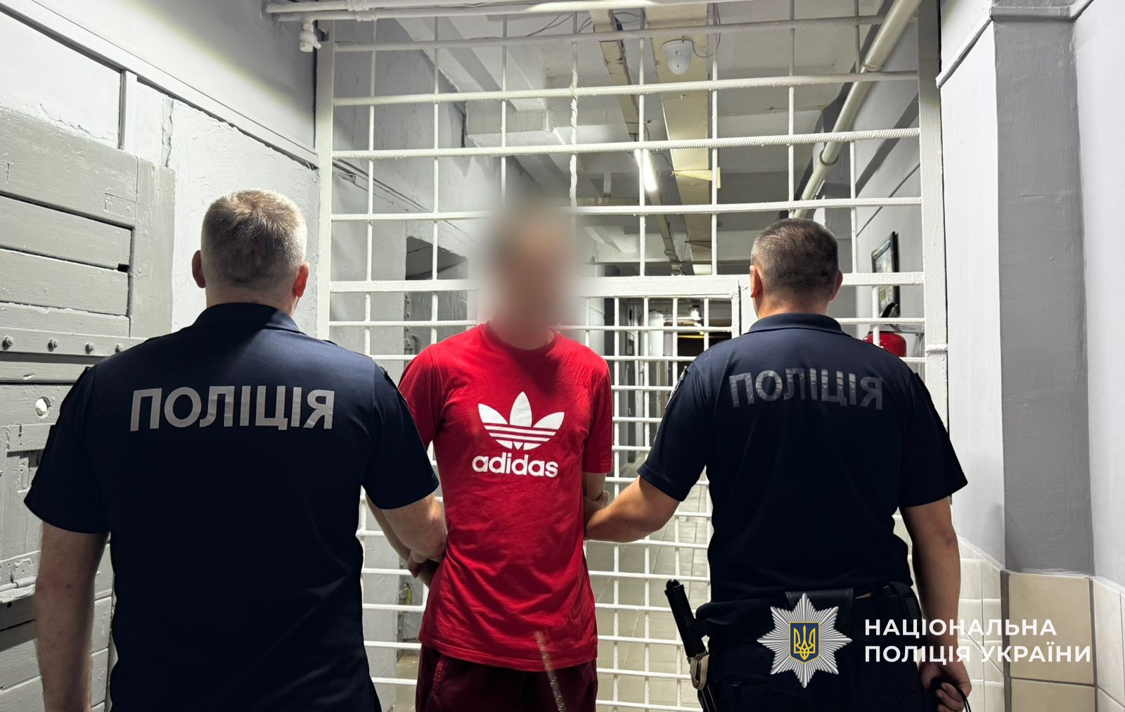 Малюнок до статті Напад у центрі Ужгорода: двоє молодиків пограбували чоловіка і надкусили йому вухо (ФОТО)%