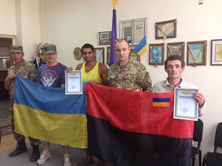 Ще два добровольці ромської національності з'явилися до Ужгородського військкомату.