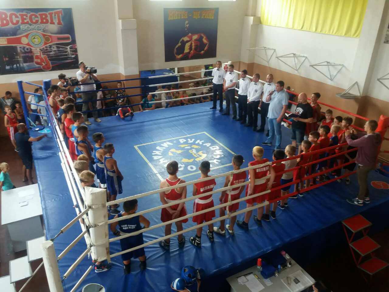 Змагання, присвячені другій річниці заснування ромського спортивного бокс-клубу.