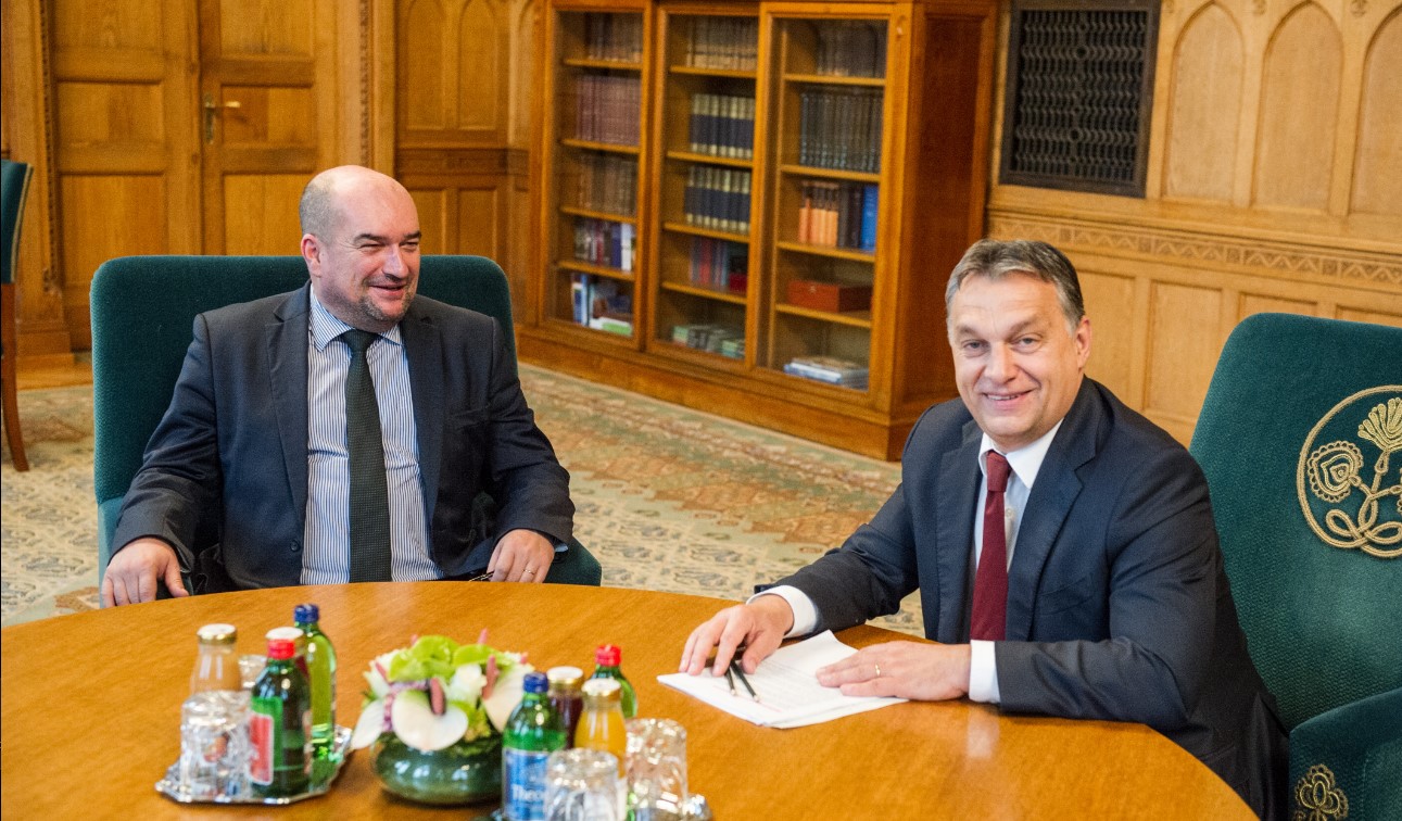 Такой тезис в пятницу, 31 марта, в офисе возглавляемой им партии ФИДЕС в Будапеште во время переговоров с председателем КМКС Ласло Брензовичем выразил премьер-министр Венгрии Виктор Орбан.