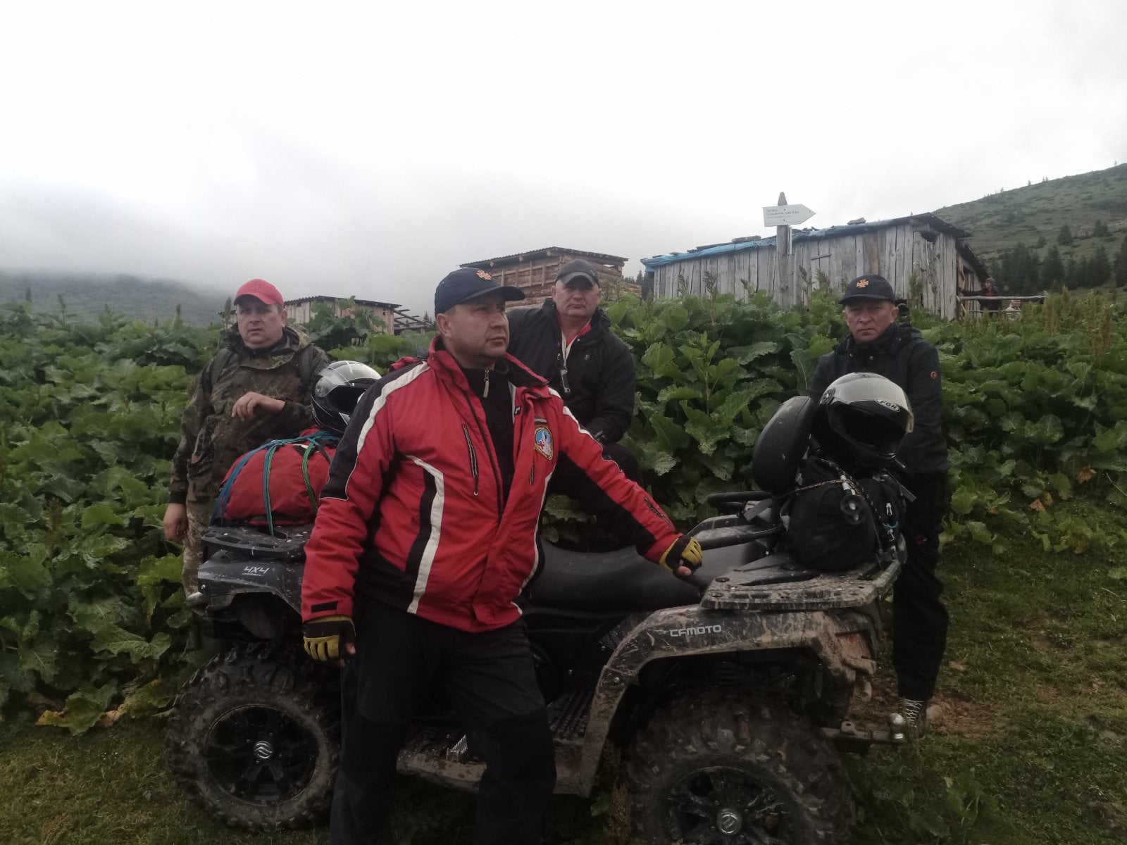 Вечером 17 июня горные спасатели разыскивают 29-летнего жителя села Богдан Раховского района, который вечером 17 июня покинул свой дом в направлении Рогнецкой горной долины и до сих пор не вернулся. 