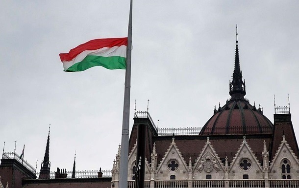 Якщо Київ піде на витурення угорського консула після скандалу з видачею паспортів в Берегово, то Будапешт зробить аналогічну відповідь.
