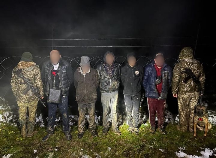Сьогодні вночі військовослужбовці Чопського загону затримали групу правопорушників, які намагалися у незаконний спосіб перетнути державний кордон України.