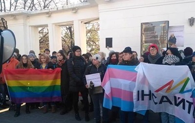 Українці вважають, що права наркозалежних, ЛГБТ-спільноти та ромів потрібно в певній мірі обмежувати.
