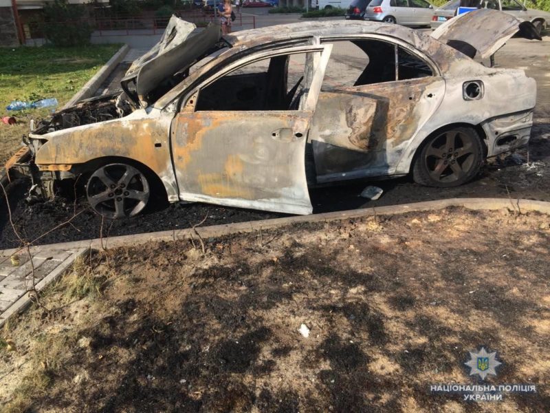 Учора вранці поліція Ужгорода отримала повідомлення про загорання авто на вулиці Гвардійській в обласному центрі Закарпаття. 

