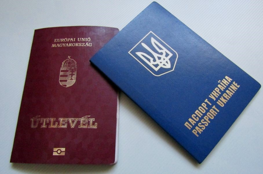 Премьер-министр Украины Денис Шмыгал выступает за введение двойного гражданства, но не с агрессором - Россией.