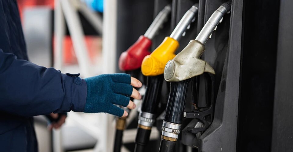 В Україні упродовж січня знизилися ціни на бензин в середньому на 1 грн/л. Утім, найближчими тижнями ситуація може змінитися.