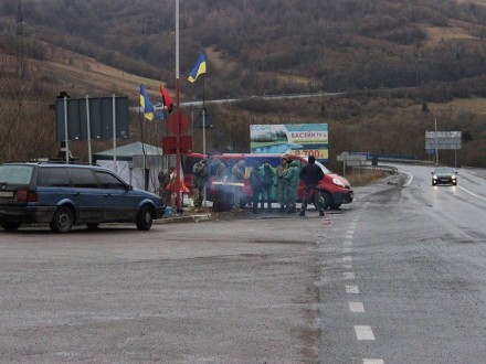 Російські вантажівки майже припинили рух через Закарпаття