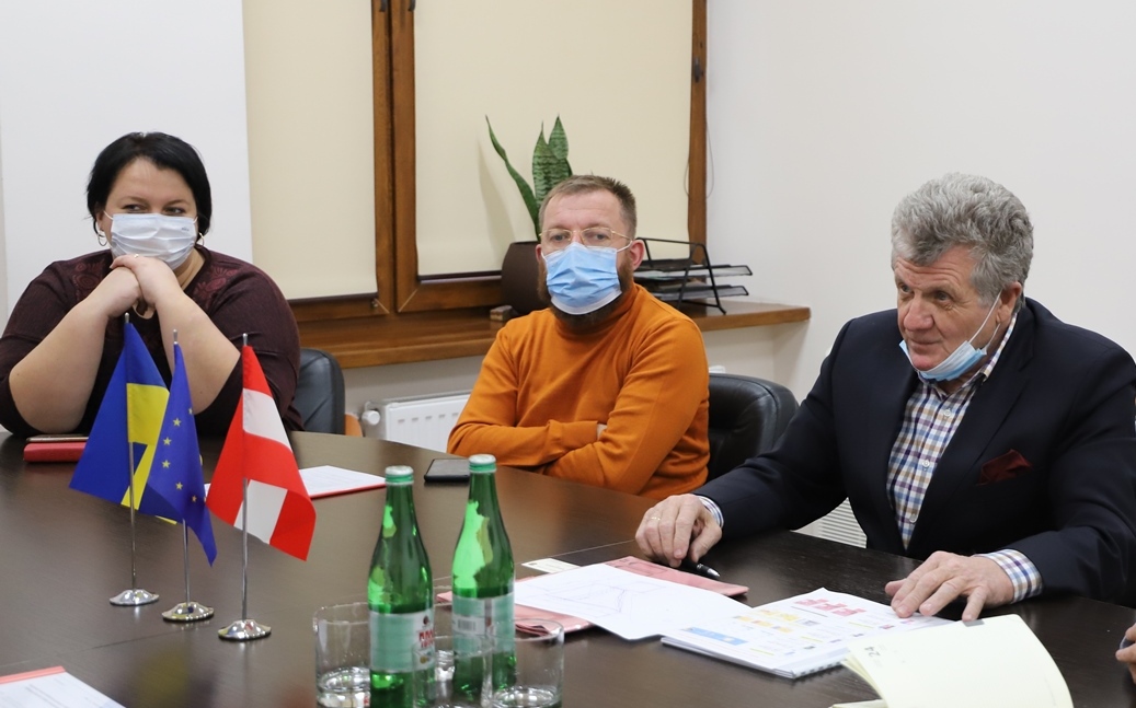 Мэр Ужгорода Богдан Андриев встретился сегодня с Кристианом Чернером - обсуждался вопрос утилизации твердых бытовых отходов в городе.