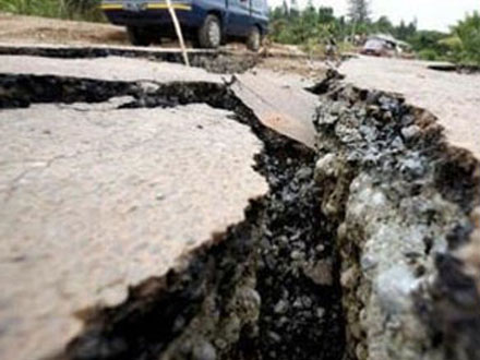 Зсув грунту перекрив дорогу на Рахівщині