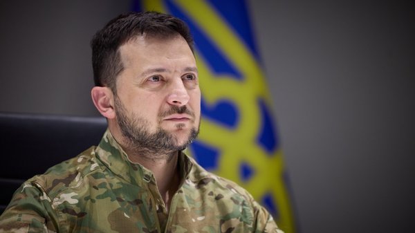 Українські чоловіки за кордоном не воюють і не сплачують податків: президент заявив, що це погано закінчиться