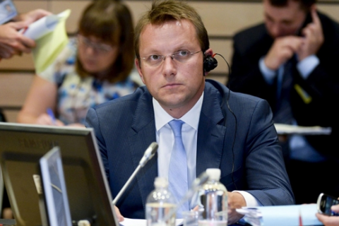 Дві найбільші політичні групи в Європарламенті заявили, що підтримають кандидата Угорщини Олівера Варгеї на посаді єврокомісара з питань політики сусідства та розширення.