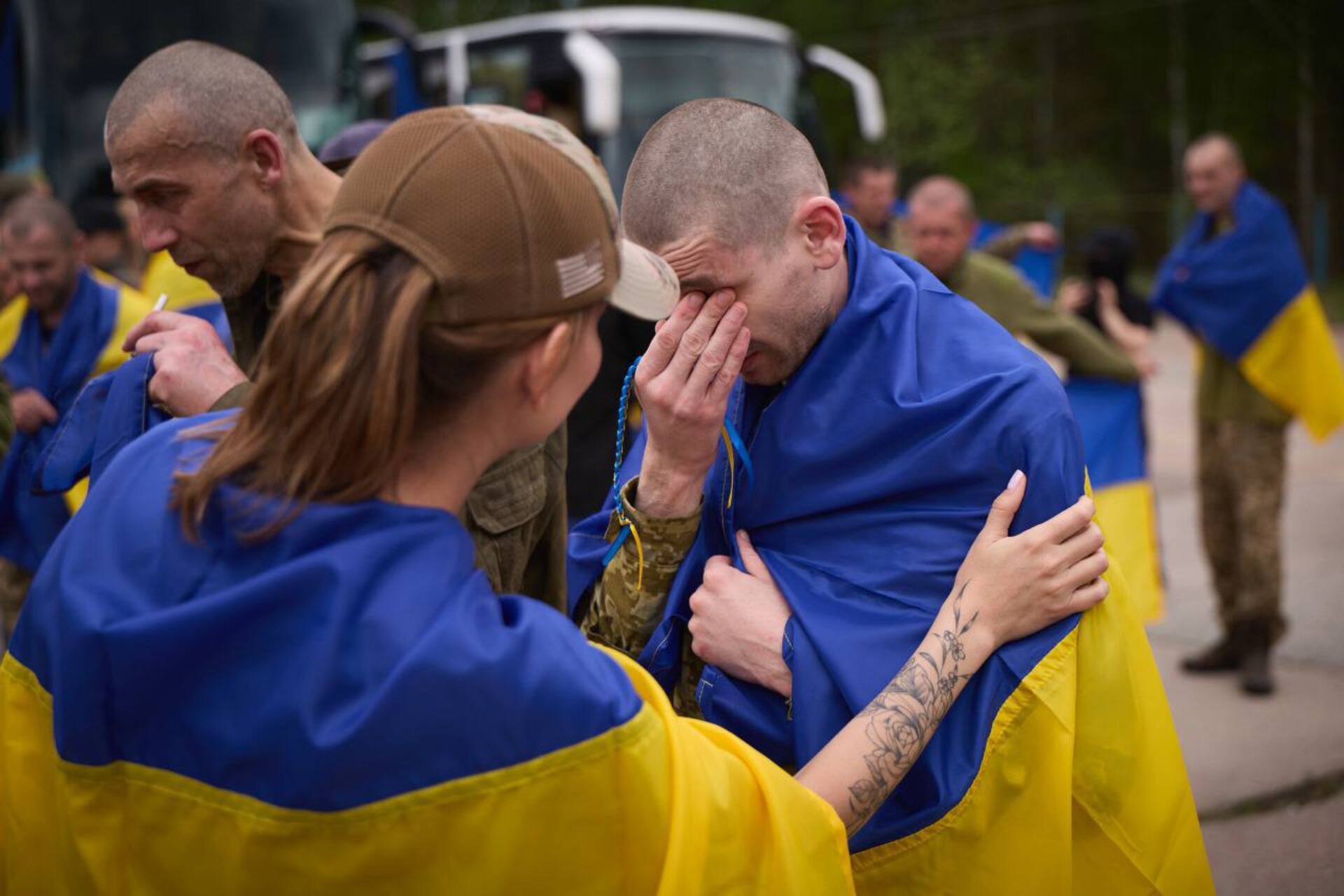 Повернення з пекла: двох закарпатців визволили з російського полону (ФОТО)