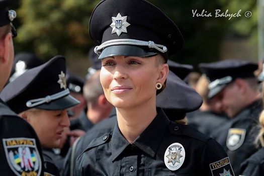 Сегодня от страшной болезни умерла молодая инспектор патрульной службы Киева Арина Кольцова. 