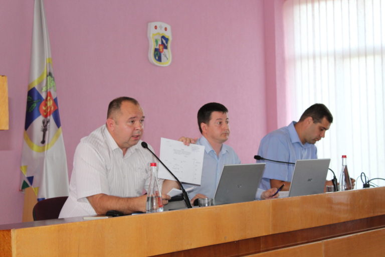 14 липня депутати Виноградівської районної ради затвердили схему обмеження руху великовантажного автотранспорту на під’їздах до КПП «Дякове».
