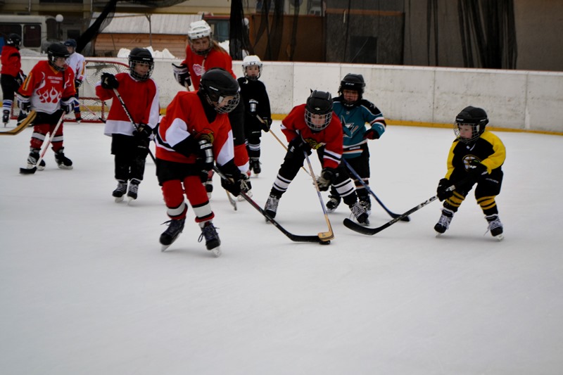 Уже цієї п’ятниці, 23 лютого, на ковзанці “Ice Land” відбудуться спортивні змагання серед юних хокеїстів. Захід присвячений ХХІІІ Зимовим Олімпійським іграм.

